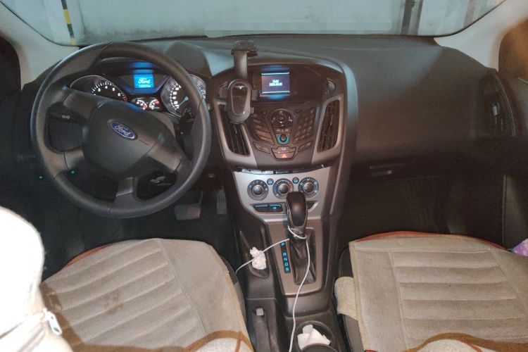 Used Ford Focus 2012 Hatchback 1.6L Automatic Comfort Model Center Console