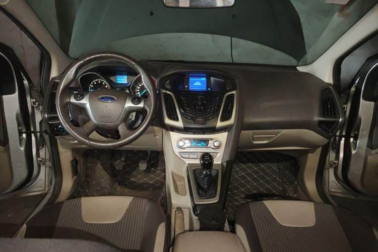 Used Ford Focus 2012 Hatchback 1.6L Manual Fashion Edition Center Console
