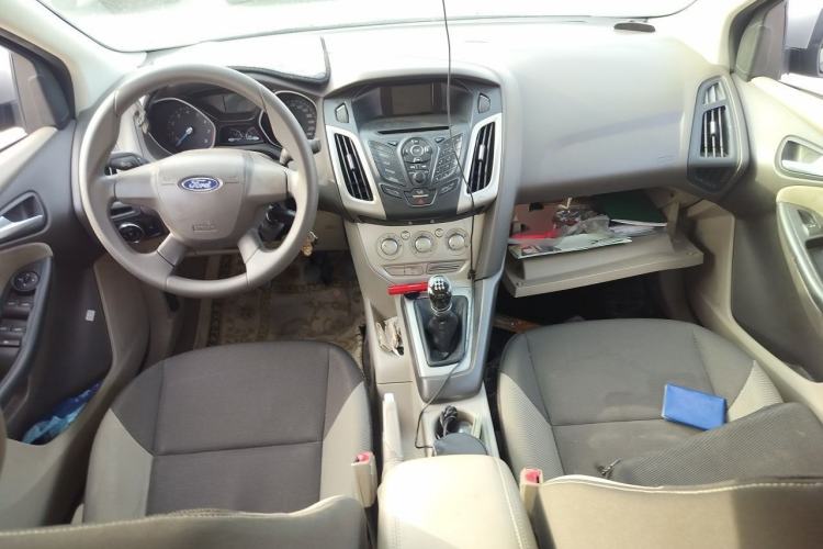 Used Ford Focus 2012 Sedan 1.6L Manual Comfort Model Center Console