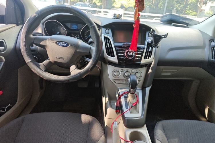 Used Ford Focus 2012 Sedan 1.6L Automatic Comfort Model Center Console