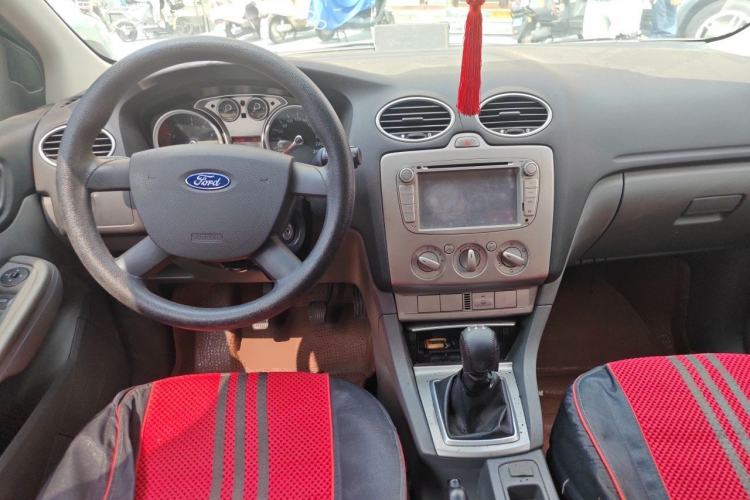 Used Ford Focus 2012 Hatchback Classic 1.8L Manual Fashion Edition Center Console