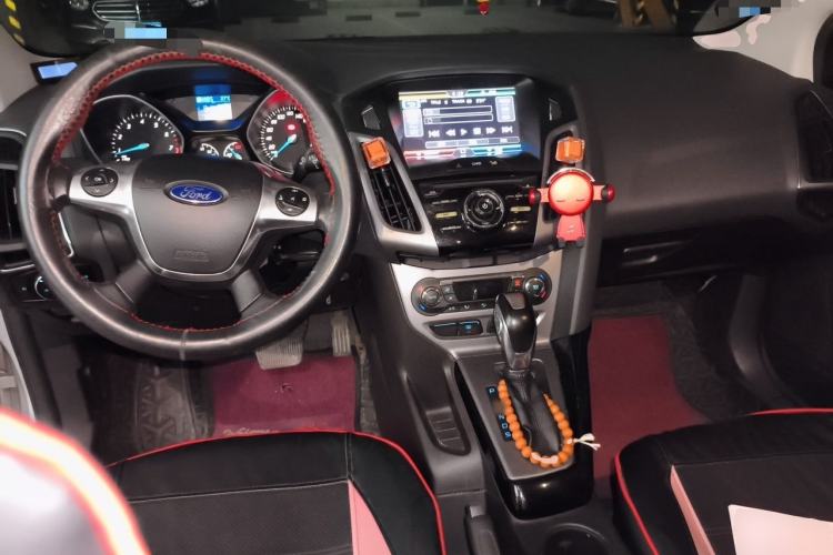 Used Ford Focus 2012 Sedan 1.6L Automatic Fashion Edition Center Console