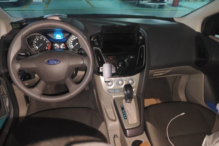 Used Ford Focus 2012 Sedan 1.6L Automatic Comfort Model Center Console