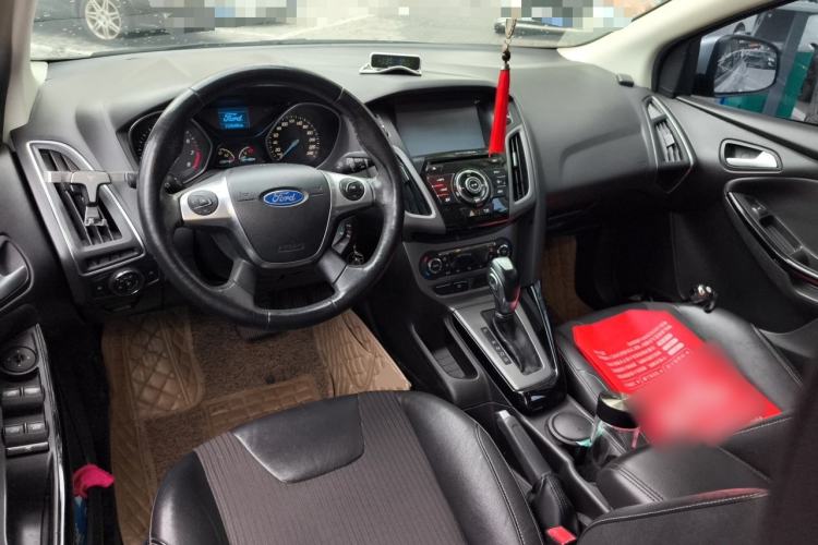 Used Ford Focus 2012 Sedan 1.6L Automatic Fashion Edition Center Console