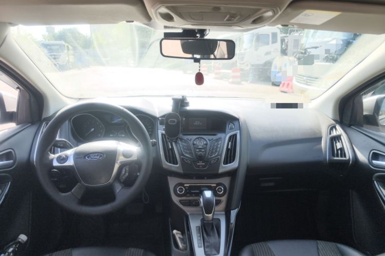 Used Ford Focus 2012 Hatchback 1.6L Automatic Fashion Edition Center Console