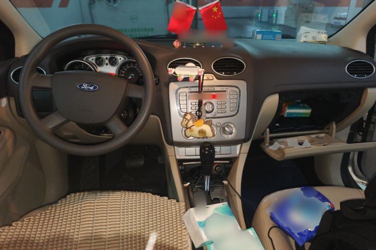 Used Ford Focus 2012 Hatchback Classic 1.8L Automatic Fashion Edition Center Console