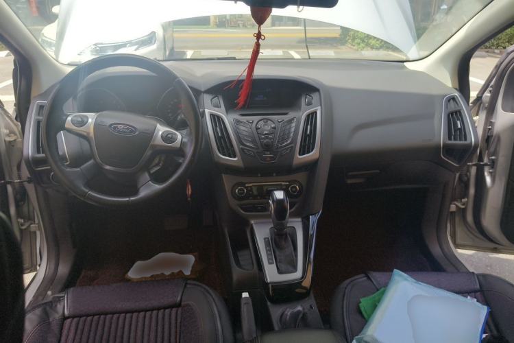 Used Ford Focus 2012 Sedan 1.6L Automatic Fashion Edition Center Console