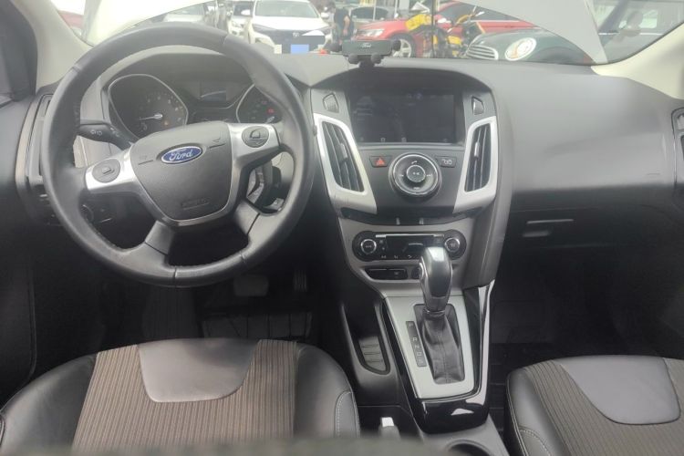 Used Ford Focus 2012 Hatchback 1.6L Automatic Fashion Edition Center Console