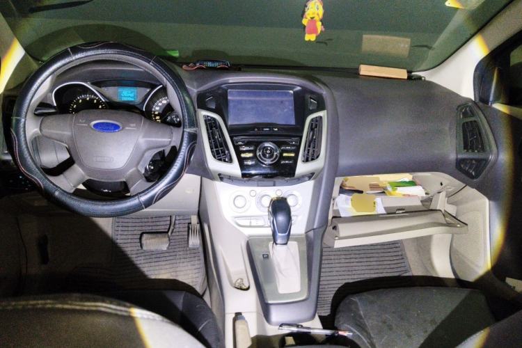 Used Ford Focus 2012 Sedan 1.6L Automatic Comfort Model Center Console