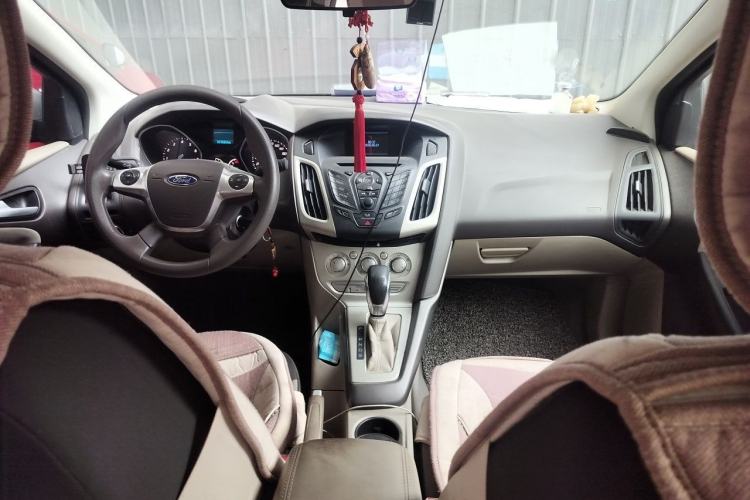Used Ford Focus 2012 Sedan 1.6L Automatic Comfort Model Center Console