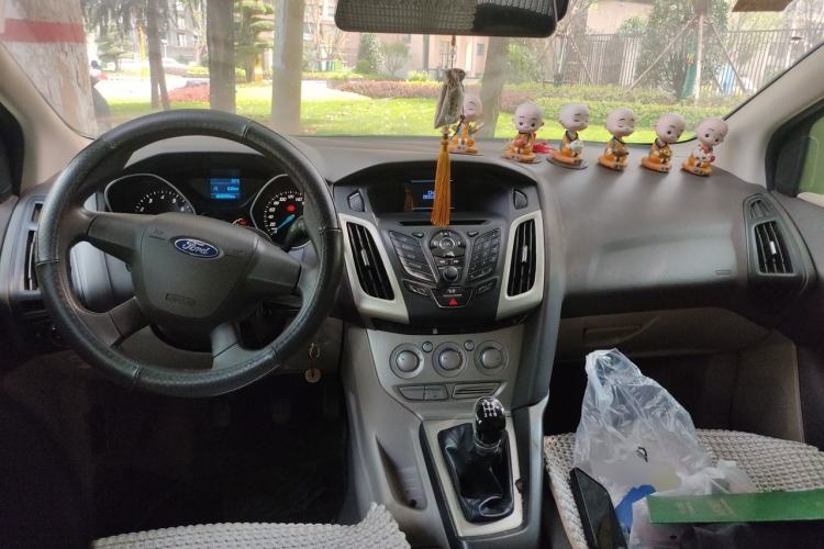Used Ford Focus 2012 Sedan 1.6L Manual Comfort Model Center Console