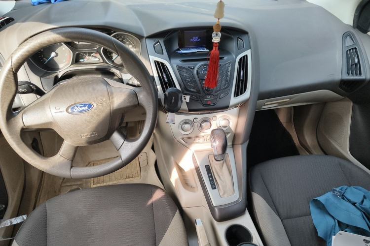 Used Ford Focus 2012 Sedan 1.6L Automatic Comfort Model Center Console