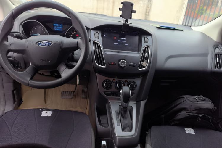 Used Ford Focus 2012 Hatchback 1.6L Automatic Comfort Model Center Console