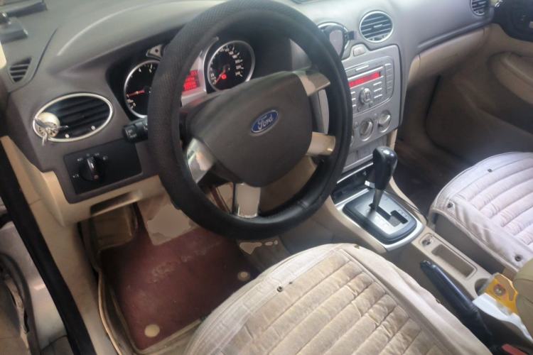 Used Ford Focus 2012 Sedan Classic 1.8L Automatic Base Model Center Console