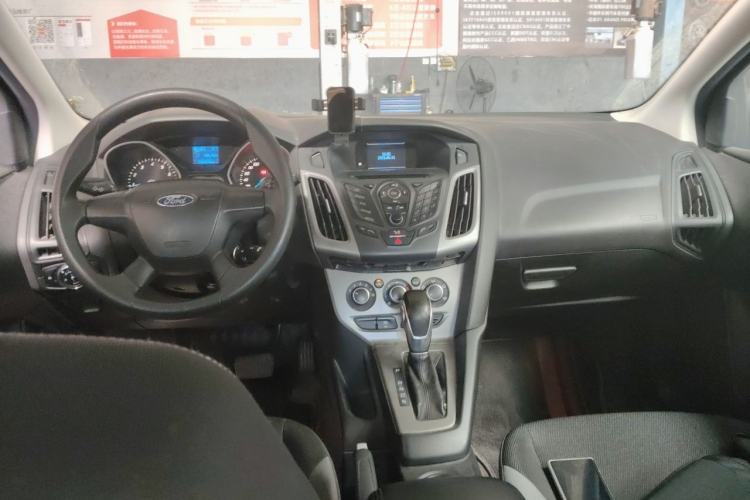 Used Ford Focus 2012 Hatchback 1.6L Automatic Comfort Model Center Console