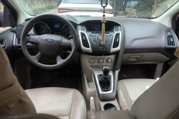 Used Ford Focus 2012 Sedan 1.6L Manual Comfort Model Center Console