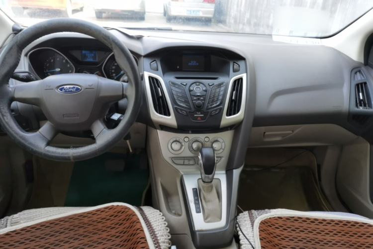 Used Ford Focus 2012 Sedan 1.6L Automatic Comfort Model Center Console