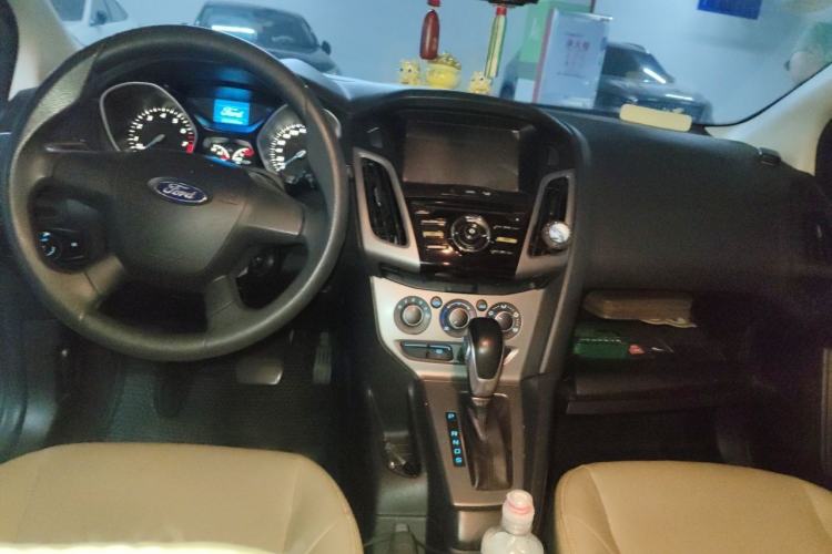 Used Ford Focus 2012 Hatchback 1.6L Automatic Comfort Model Center Console