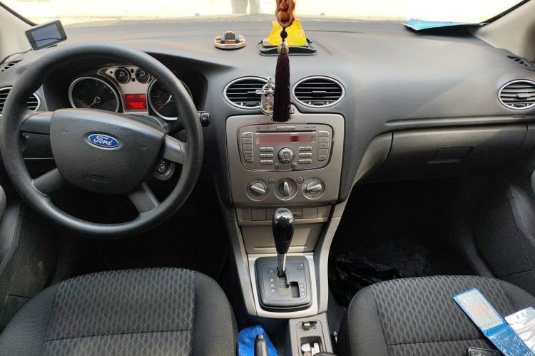 Used Ford Focus 2012 Hatchback Classic 1.8L Automatic Base Model Center Console