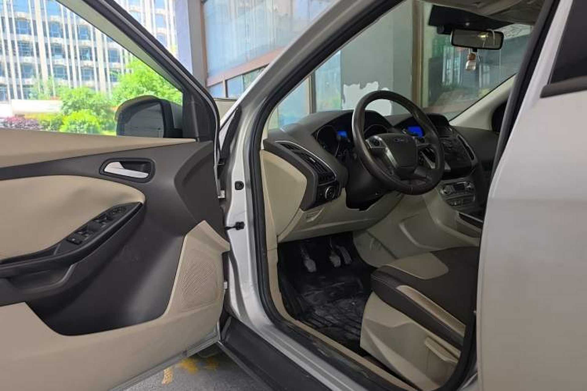 Used Ford Focus 2012 Sedan 1.6L Manual Fashion Edition Driver Seat