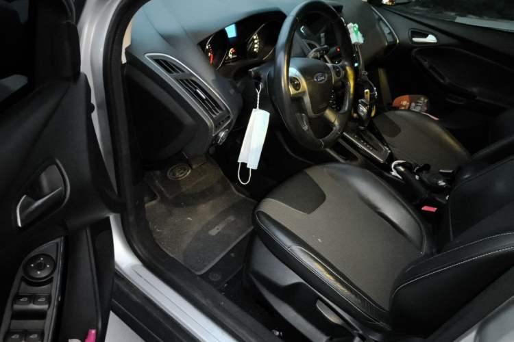Used Ford Focus 2012 Hatchback 1.6L Automatic Fashion Edition Driver Seat