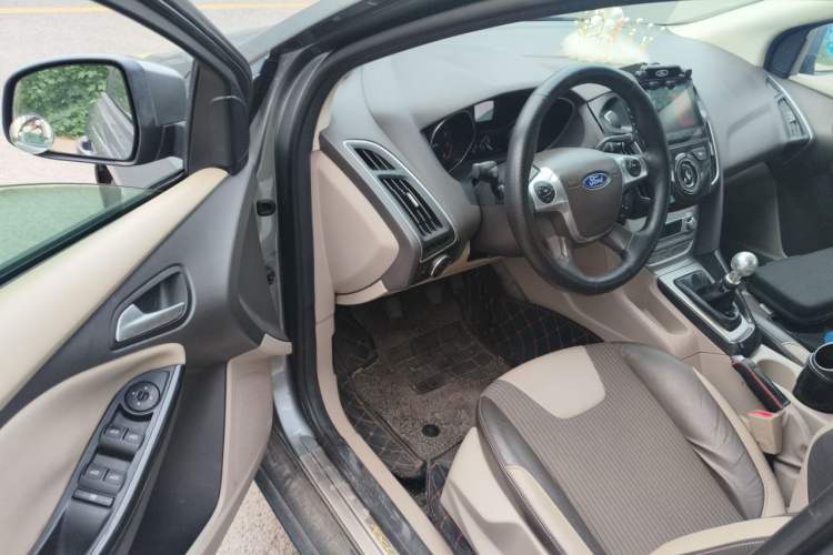Used Ford Focus 2012 Hatchback 1.6L Manual Fashion Edition Driver Seat