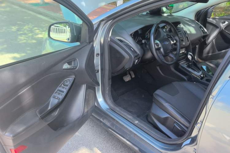 Used Ford Focus 2012 Sedan 1.6L Automatic Fashion Edition Driver Seat
