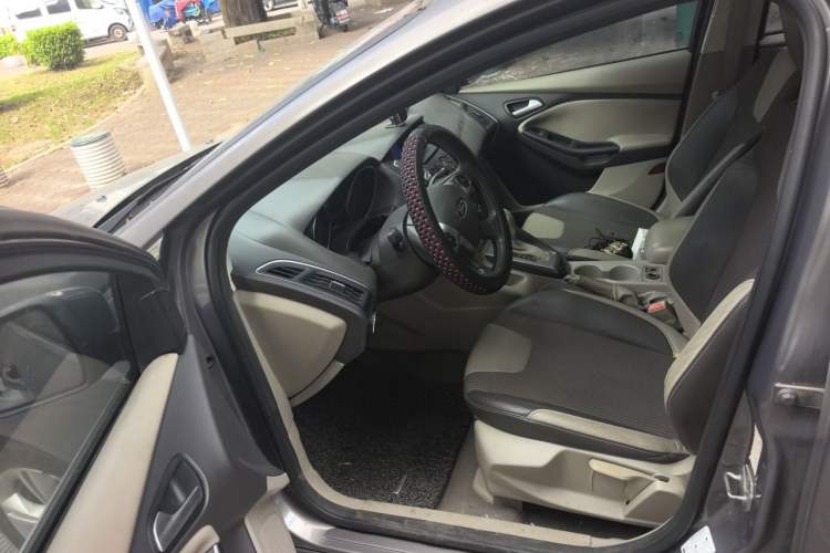 Used Ford Focus 2012 Sedan 1.6L Automatic Fashion Edition Driver Seat