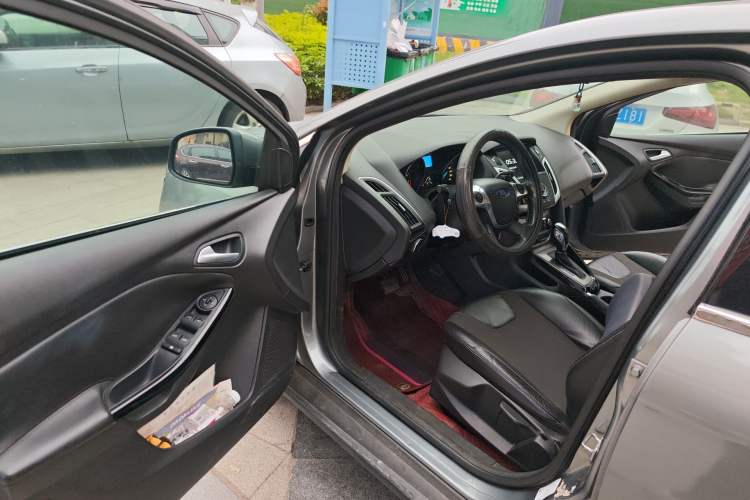 Used Ford Focus 2012 Sedan 1.6L Automatic Fashion Edition Driver Seat