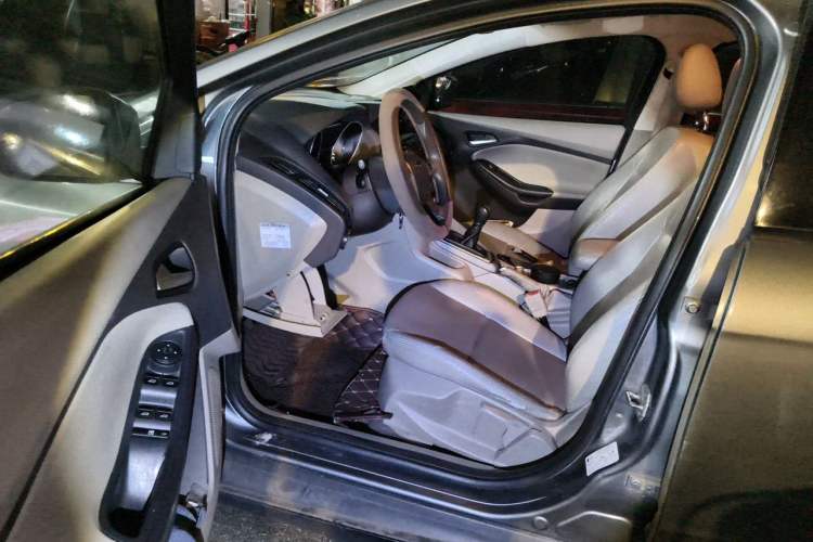 Used Ford Focus 2012 Sedan 1.6L Manual Comfort Model Driver Seat