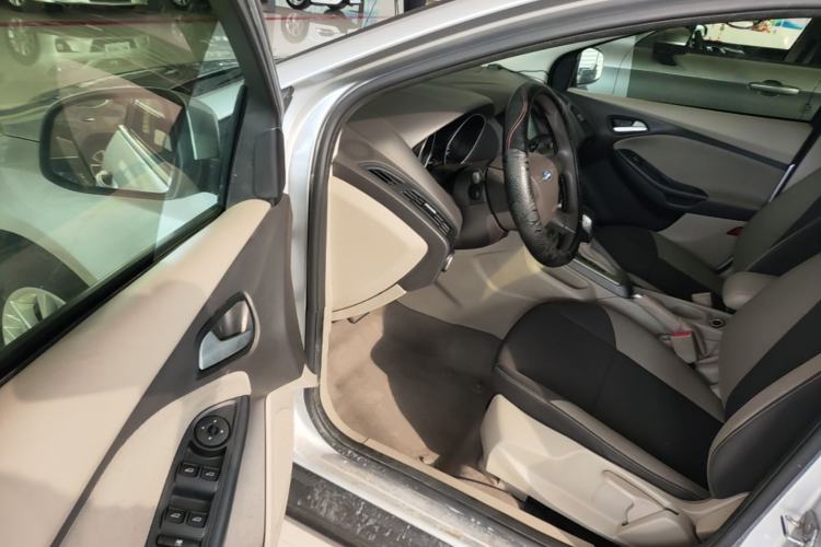 Used Ford Focus 2012 Sedan 1.6L Automatic Comfort Model Driver Seat