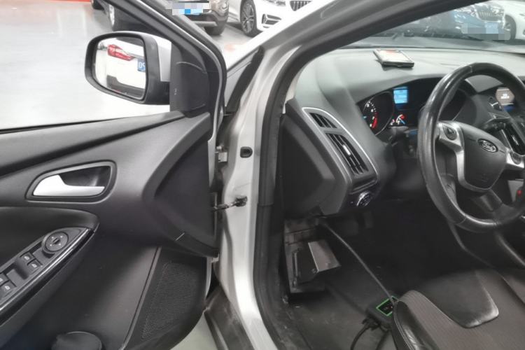 Used Ford Focus 2012 Sedan 1.6L Automatic Fashion Edition Driver Seat
