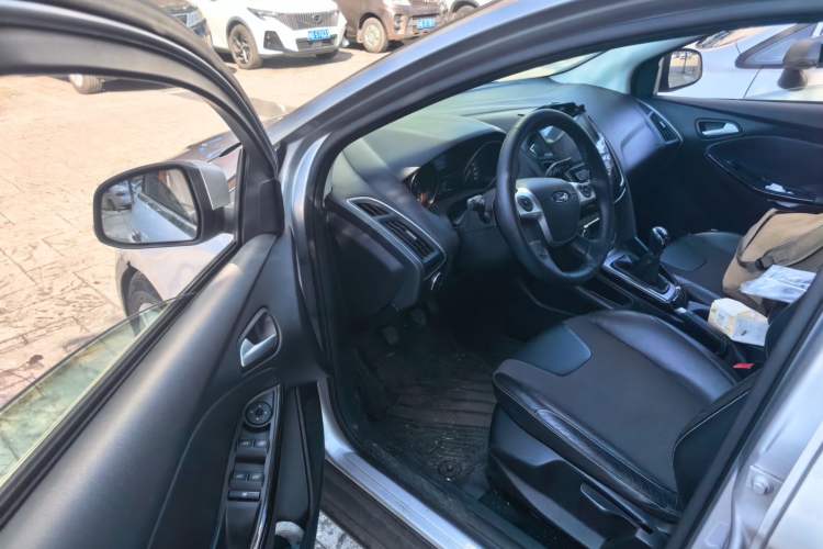 Used Ford Focus 2012 Sedan 1.6L Manual Fashion Edition Driver Seat