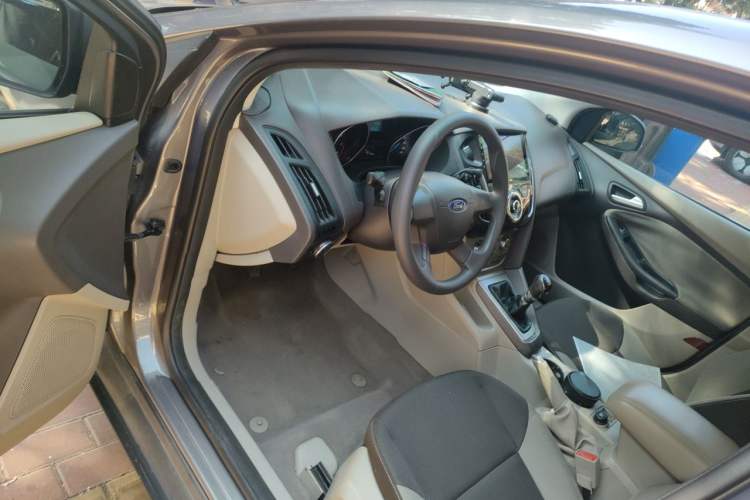 Used Ford Focus 2012 Sedan 1.6L Manual Comfort Model Driver Seat
