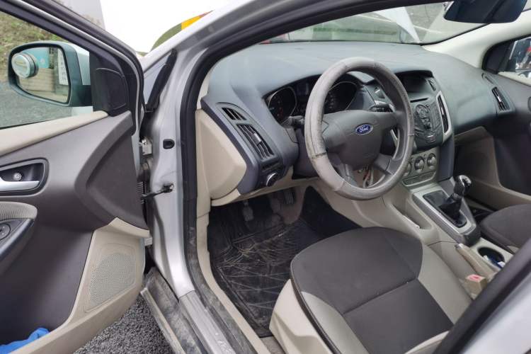 Used Ford Focus 2012 Sedan 1.6L Manual Comfort Model Driver Seat