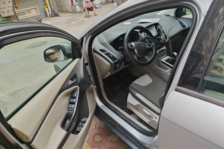 Used Ford Focus 2012 Hatchback 1.6L Manual Fashion Edition Driver Seat