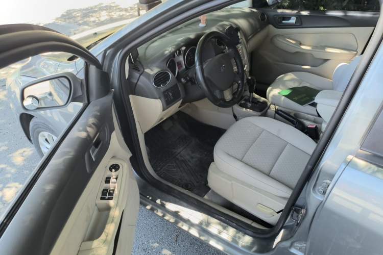 Used Ford Focus 2012 Sedan Classic 1.8L Automatic Base Model Driver Seat