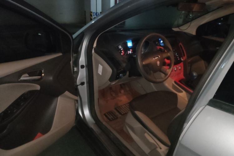 Used Ford Focus 2012 Sedan 1.6L Manual Comfort Model Driver Seat