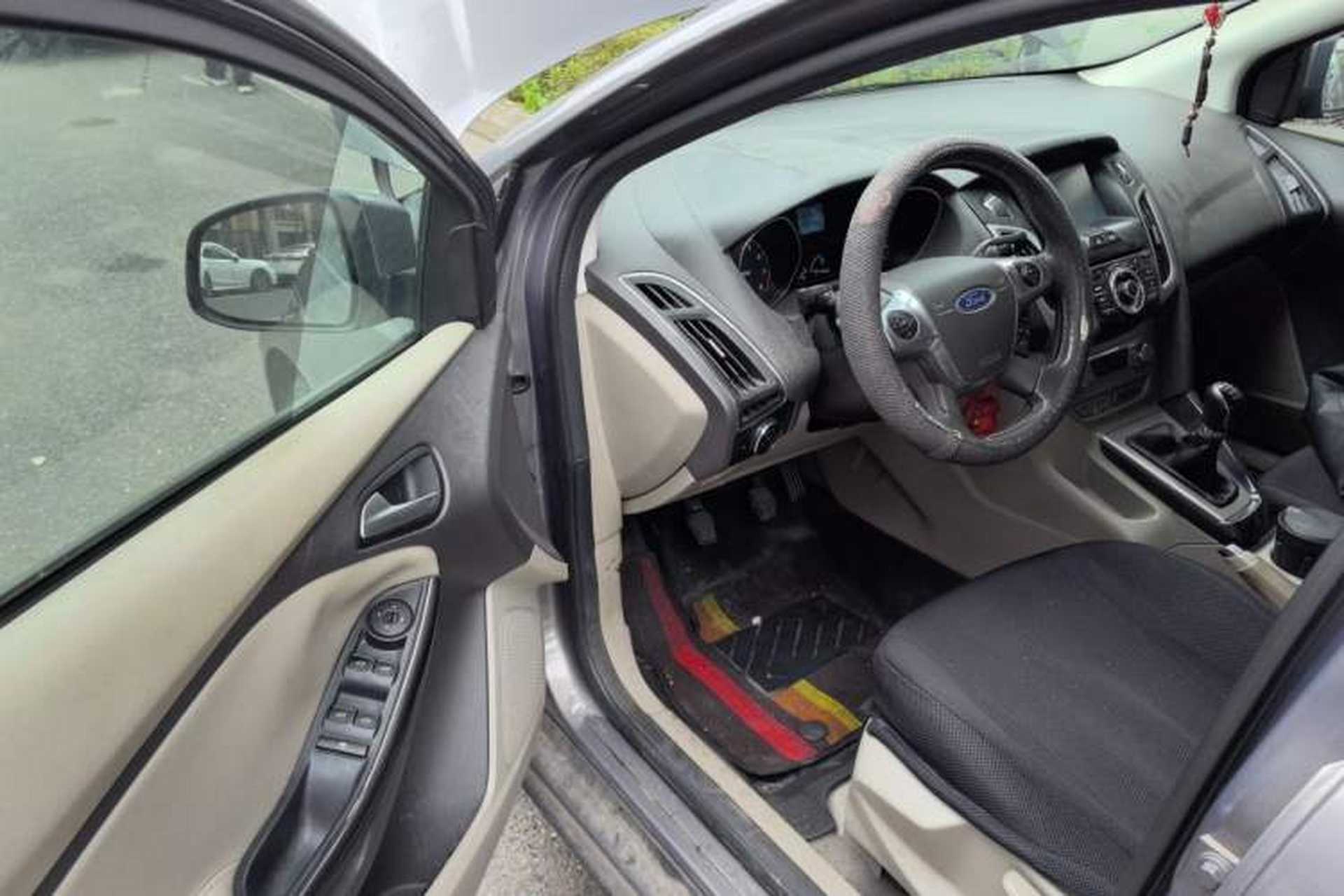 Used Ford Focus 2012 Sedan 1.6L Manual Fashion Edition Driver Seat