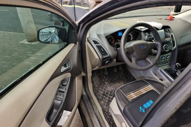 Used Ford Focus 2012 Sedan 1.6L Manual Comfort Model Driver Seat