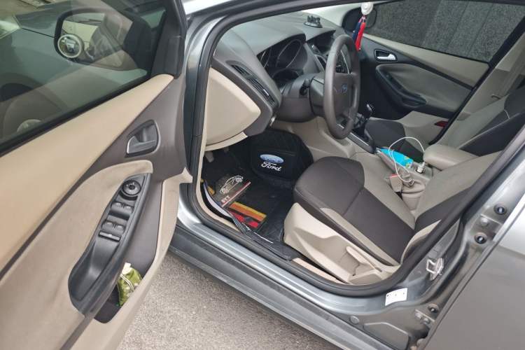 Used Ford Focus 2012 Sedan 1.6L Manual Comfort Model Driver Seat
