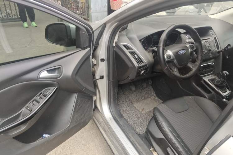 Used Ford Focus 2012 Hatchback 1.6L Manual Fashion Edition Driver Seat
