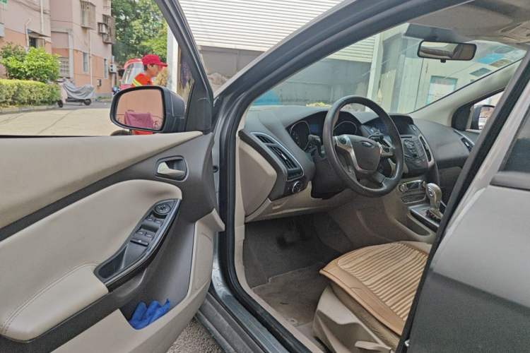 Used Ford Focus 2012 Sedan 1.6L Automatic Fashion Edition Driver Seat
