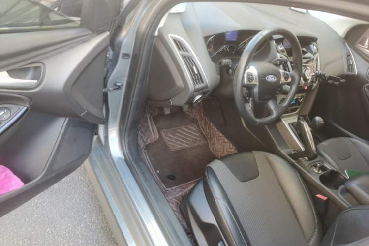 Used Ford Focus 2012 Hatchback 2.0L Manual Luxury Sport Model Driver Seat