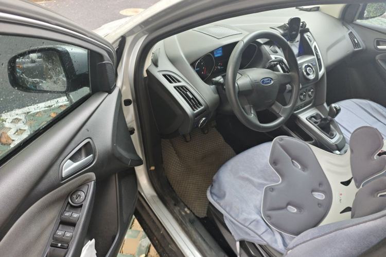 Used Ford Focus 2012 Hatchback 1.6L Manual Comfort Model Driver Seat