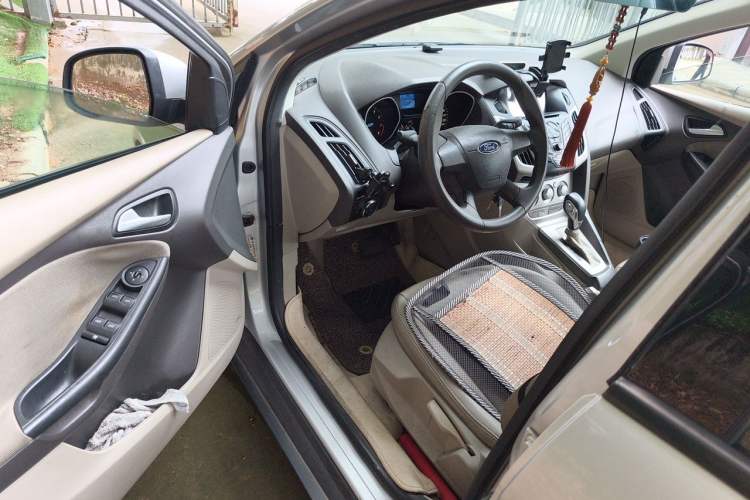 Used Ford Focus 2012 Sedan 1.6L Automatic Comfort Model Driver Seat