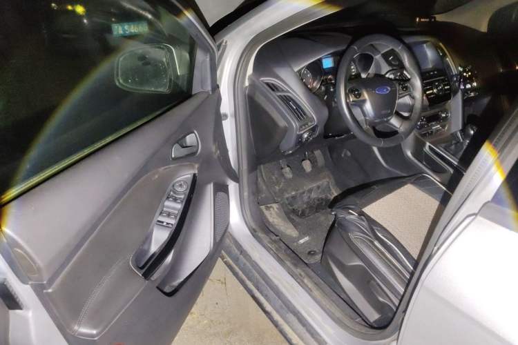 Used Ford Focus 2012 Sedan 1.6L Manual Fashion Edition Driver Seat
