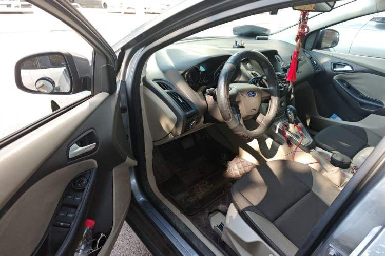 Used Ford Focus 2012 Sedan 1.6L Automatic Comfort Model Driver Seat