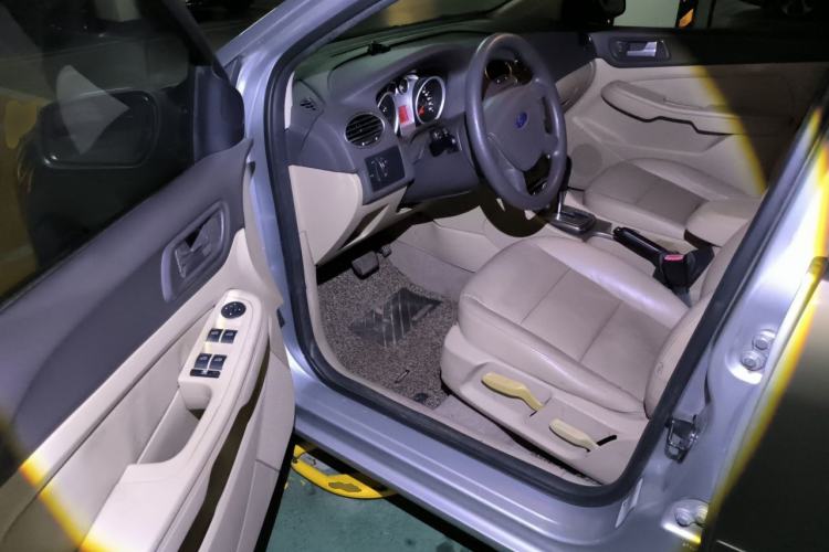 Used Ford Focus 2012 Sedan Classic 1.8L Automatic Fashion Edition Driver Seat