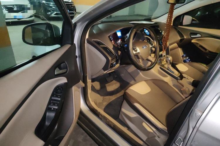 Used Ford Focus 2012 Sedan 1.6L Automatic Fashion Edition Driver Seat